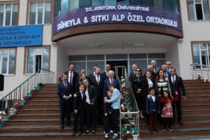 Eğitimden kazandığını, eğitime harcıyor