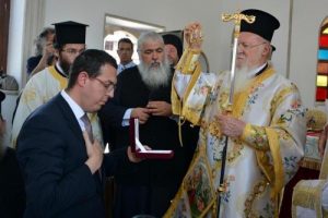 İzmir'de barış g&uuml;vercinleri u&ccedil;uruldu