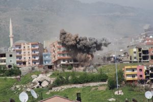 Sokağa &ccedil;ıkma yasağıyla operasyonlar yoğunlaştırıldı