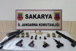 Emlak&ccedil;ıda 4 tabanca, 2 t&uuml;fek ele ge&ccedil;irildi