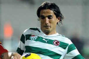 Denizlispor'da forma giyen Bursaspor'un şampiyon futbolcusu Mustafa Ke&ccedil;eli futbolu bırakıyor