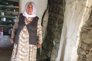 Yıkılma tehlikesi olan evde yaşam m&uuml;cadelesi