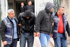 1 kişiyi &ouml;ld&uuml;rmekten tutuklanan 3 kardeşe &ouml;m&uuml;rboyu istemi