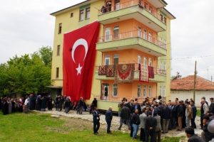 Şehit polisin annesine acı haber verildi