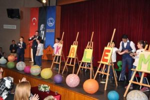 "&Ouml;zel &ouml;ğrenciler"in el işi eserleri sergilendi