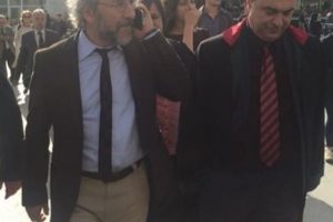 Can D&uuml;ndar'a saldıran zanlı mahkemeye sevk edildi