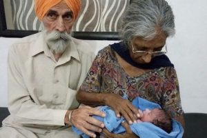 Hindistan'da bir kadın 72 yaşında anne oldu
