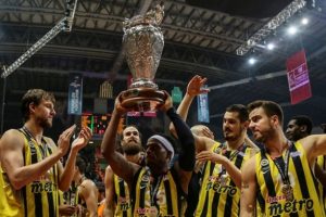 Fenerbah&ccedil;e tarih yazmak istiyor!