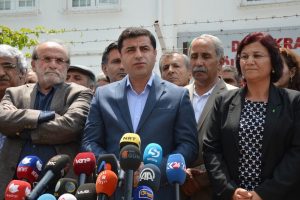 Kamuran Y&uuml;ksek'in serbest bırakılmasını istediler