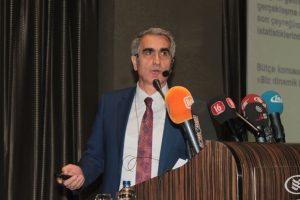 Ak Parti Bursa Nil&uuml;fer İl&ccedil;e Başkanı &Ccedil;olak basın toplantısı d&uuml;zenledi
