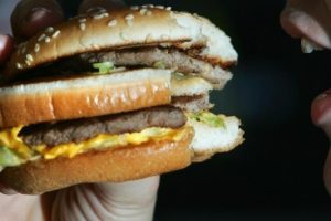 Fast food sevenler dikkat! İşte korkun&ccedil; ger&ccedil;ek