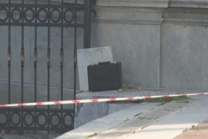 Dolmabah&ccedil;e'de hareketli dakikalar: Polis alarma ge&ccedil;ti
