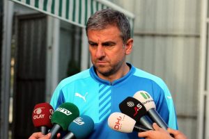 Hamzaoğlu: "UEFA'yı kazanmış bir takım olarak sezonu bitirebilirdik"