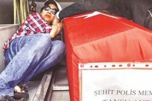 Şehidin Vietnamlı eşi Tuanvi evililik yıld&ouml;n&uuml;mlerinde gelinlik giydi