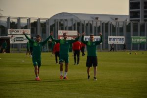 Bursaspor'da Konyaspor hazırlıkları eksik s&uuml;r&uuml;yor