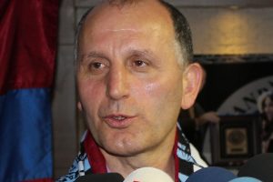 Trabzonspor'da Muharrem Usta, UEFA sorununu nakit parayla &ccedil;&ouml;zecek