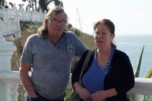 &Uuml;lkesinde &ouml;len İngiliz kadının k&uuml;lleri Fethiye'de denize d&ouml;k&uuml;ld&uuml;