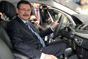 Melih G&ouml;k&ccedil;ek'ten sert s&ouml;zler: 'İnat etmeye gerek yok, unutsunlar artık'