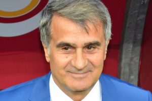 Şenol G&uuml;neş, S&uuml;per Lig şampiyonluğuyla kariyerini ta&ccedil;landırmaya hazırlanıyor