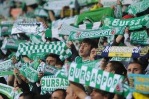 Bursaspor, 6 g&uuml;nde sadece 375 adet kombine satıldığını a&ccedil;ıkladı