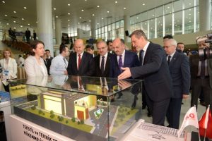 M&uuml;ezzinoğlu Bursa'daki Ar-Ge zirvesine katıldı