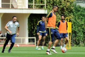 Fenerbah&ccedil;e'de Nani ve Kjaer antrenmana katılmadı