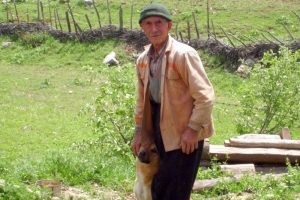 Vahşi cinayetin arkasından defineciler &ccedil;ıktı
