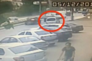 Bombalı aracı b&ouml;yle bıraktı: Patlama anı kamerada