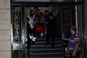 Talihsiz kaza &ouml;l&uuml;m getirdi: Dolaptan tencere alırken boşluğa d&uuml;şt&uuml;