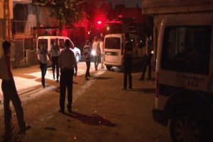 Adana'da komşu kavgası: 1 &ouml;l&uuml;, 2 yaralı