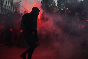 Fransa alev alev yanıyor! 163 yerde b&uuml;y&uuml;k g&ouml;steri