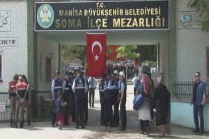 Soma faciasının yıl d&ouml;n&uuml;m&uuml;nde g&ouml;z yaşları sel oldu