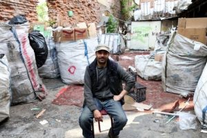 5 dil bilen Suriyeli g&ouml;&ccedil;mene iş yağıyor