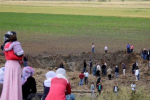 Diyarbakır'daki patlama: K&ouml;yl&uuml;ler PKK'lılarla &ccedil;atışmış