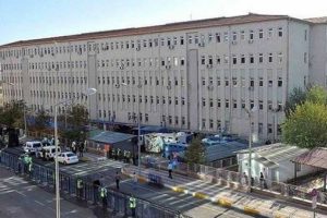 Diyarbakır'da Adliye &ccedil;evresinde konulan yasak kaldırıldı