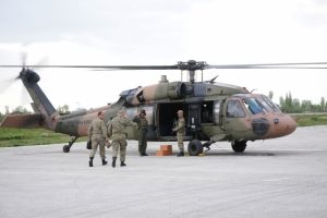 Orgeneral Adem Huduti Hakkari'ye gitti