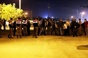 Balıkesir'de bı&ccedil;aklı ve taşlı kavga: 7 yaralı