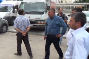 Ter&ouml;r operasyonunda tutuklanan oğluna t&uuml;k&uuml;rd&uuml;