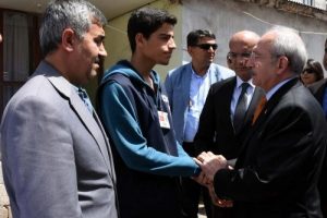 Kılı&ccedil;daroğlu'ndan, Van'da şehit ailesine başsağlığı ziyareti