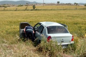 Tarlaya u&ccedil;an otomobilde minik Mert &ouml;ld&uuml;