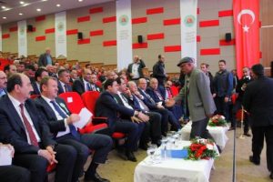 D&uuml;nya &Ccedil;ift&ccedil;i G&uuml;n&uuml;'nde, canı yanan &ccedil;ift&ccedil;i bağırarak s&ouml;z hakkı aldı