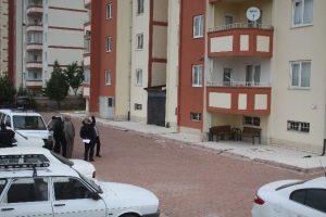 13. kattan d&uuml;şen adam hayatını kaybetti