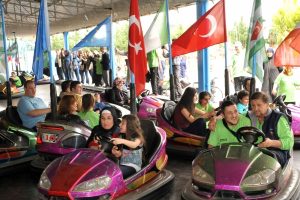 Bursa'da engelli vatandaşlar g&ouml;n&uuml;llerince eğlendi