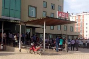Damat, gelinin evinin &ouml;n&uuml;nde maganda kurşunu ile &ouml;ld&uuml;