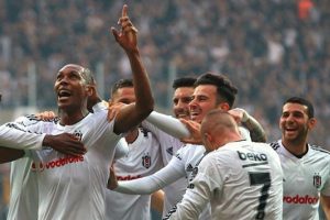 Şampiyonluk ipini Beşiktaş g&ouml;ğ&uuml;sledi