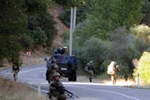 Tunceli'de yollar kapandı! Valilikten a&ccedil;ıklama geldi...
