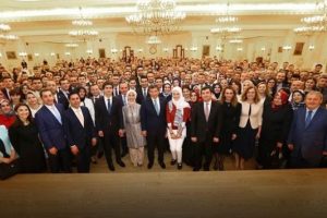 Başbakan Davutoğlu'ndan yakın &ccedil;alışma ekibine veda