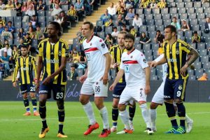 Fenerbah&ccedil;e 3 puanla veda etti...
