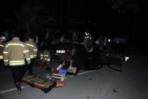 Ref&uuml;je &ccedil;arpan otomobil takla attı: 2 yaralı