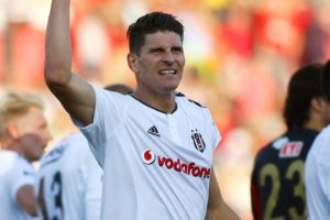 Gomez, şampiyonluk ve takımdaki geleceği hakkında a&ccedil;ıklamalar yaptı